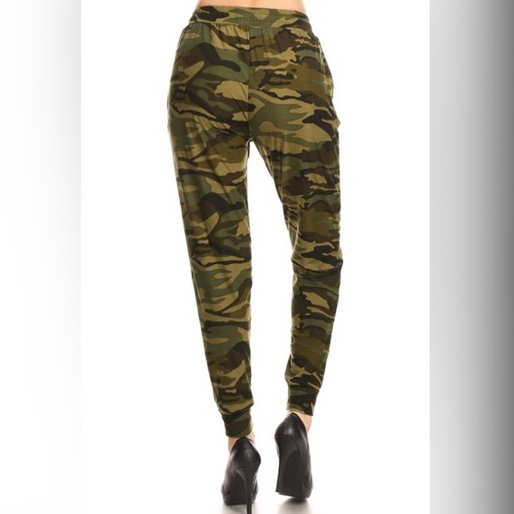Camouflage Drawstring Waist Pockets Jogger Pants - Picture 3 of 5